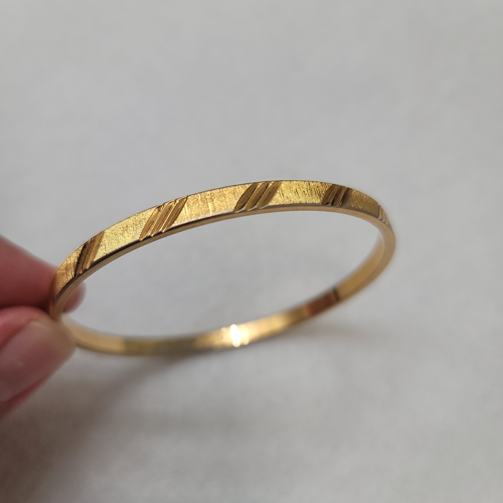 Monet Diamond Cut Goldtone Bangle - Vintage